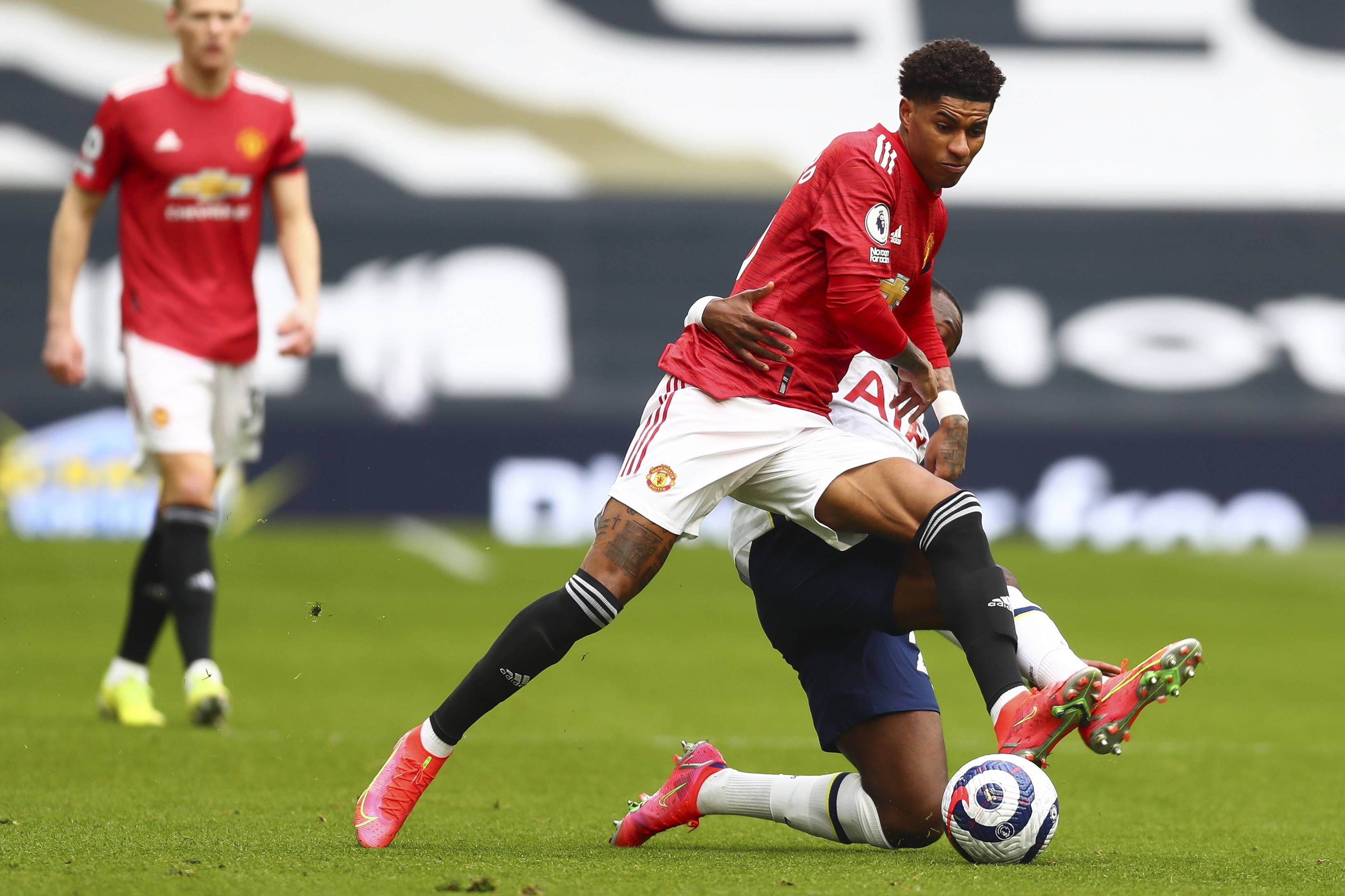 在进攻端更 在进攻端更